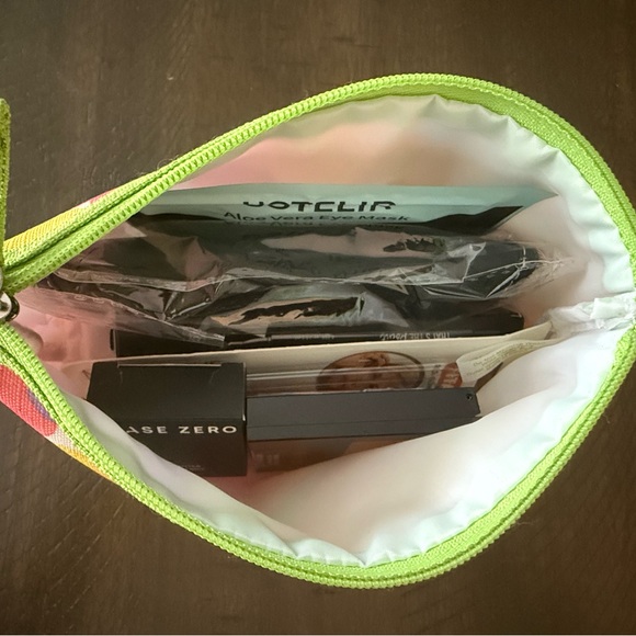 Urban Decay Makeup & Beauty Bundle! - Picture 2 of 7